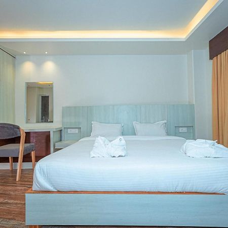 Poms Penthouse Appartement Pokhara Buitenkant foto