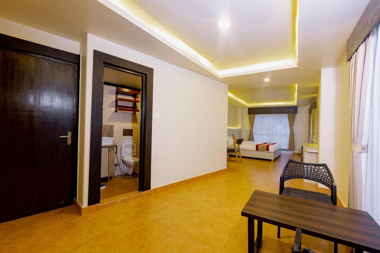 Poms Penthouse Appartement Pokhara Buitenkant foto
