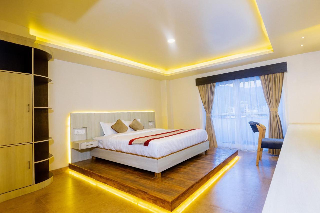 Poms Penthouse Appartement Pokhara Buitenkant foto