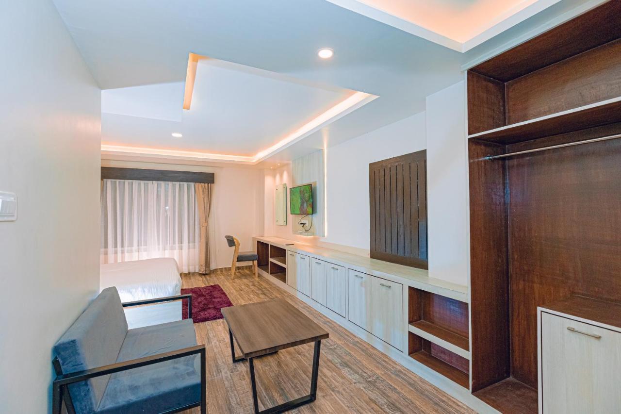 Poms Penthouse Appartement Pokhara Buitenkant foto