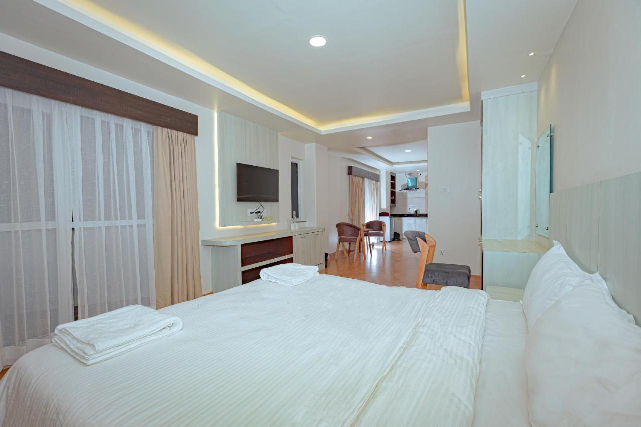 Poms Penthouse Appartement Pokhara Buitenkant foto