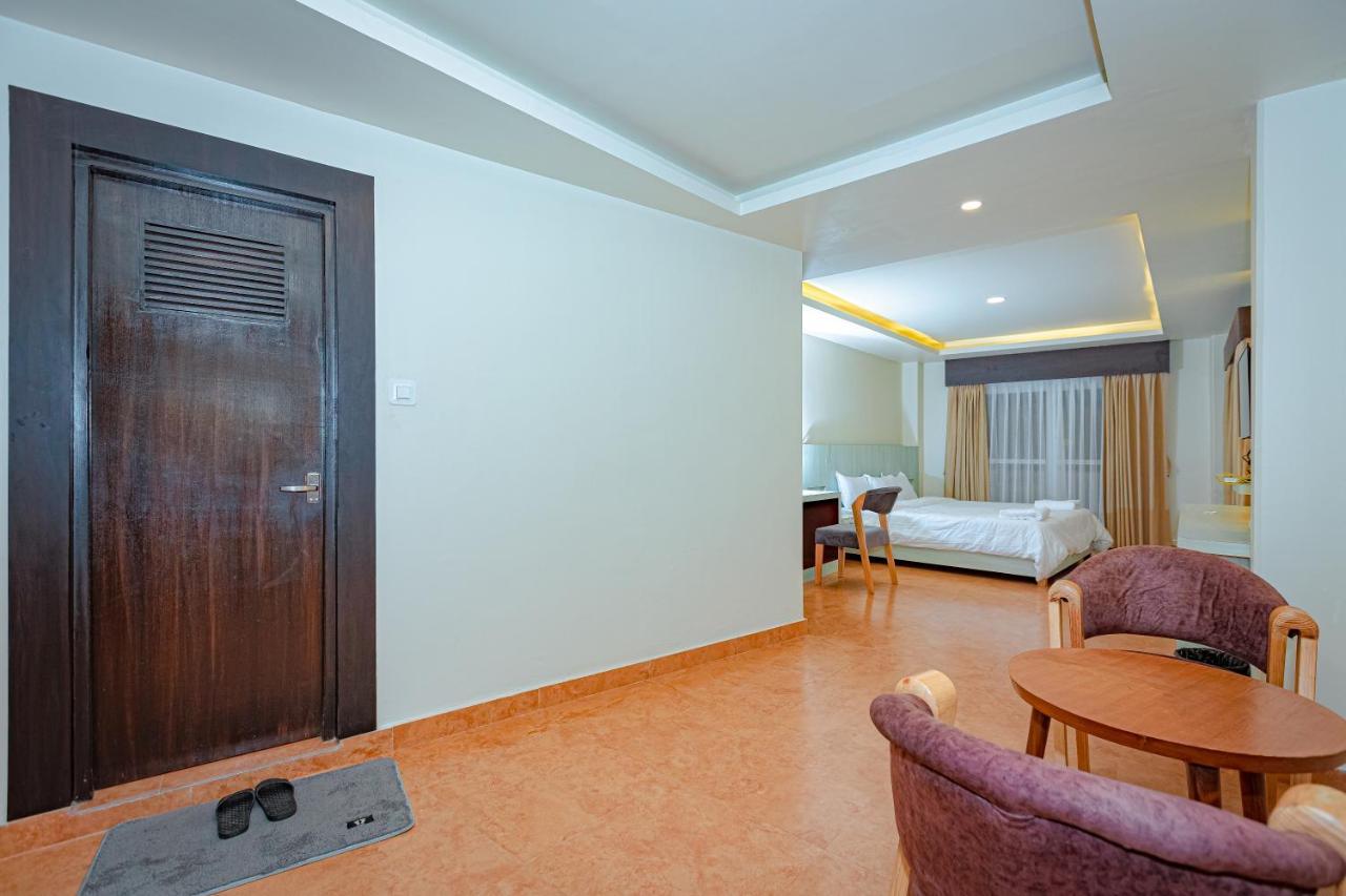 Poms Penthouse Appartement Pokhara Buitenkant foto