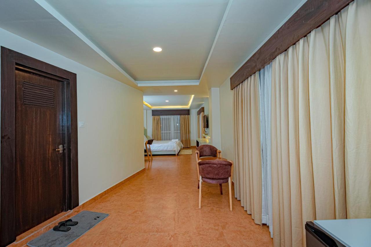 Poms Penthouse Appartement Pokhara Buitenkant foto